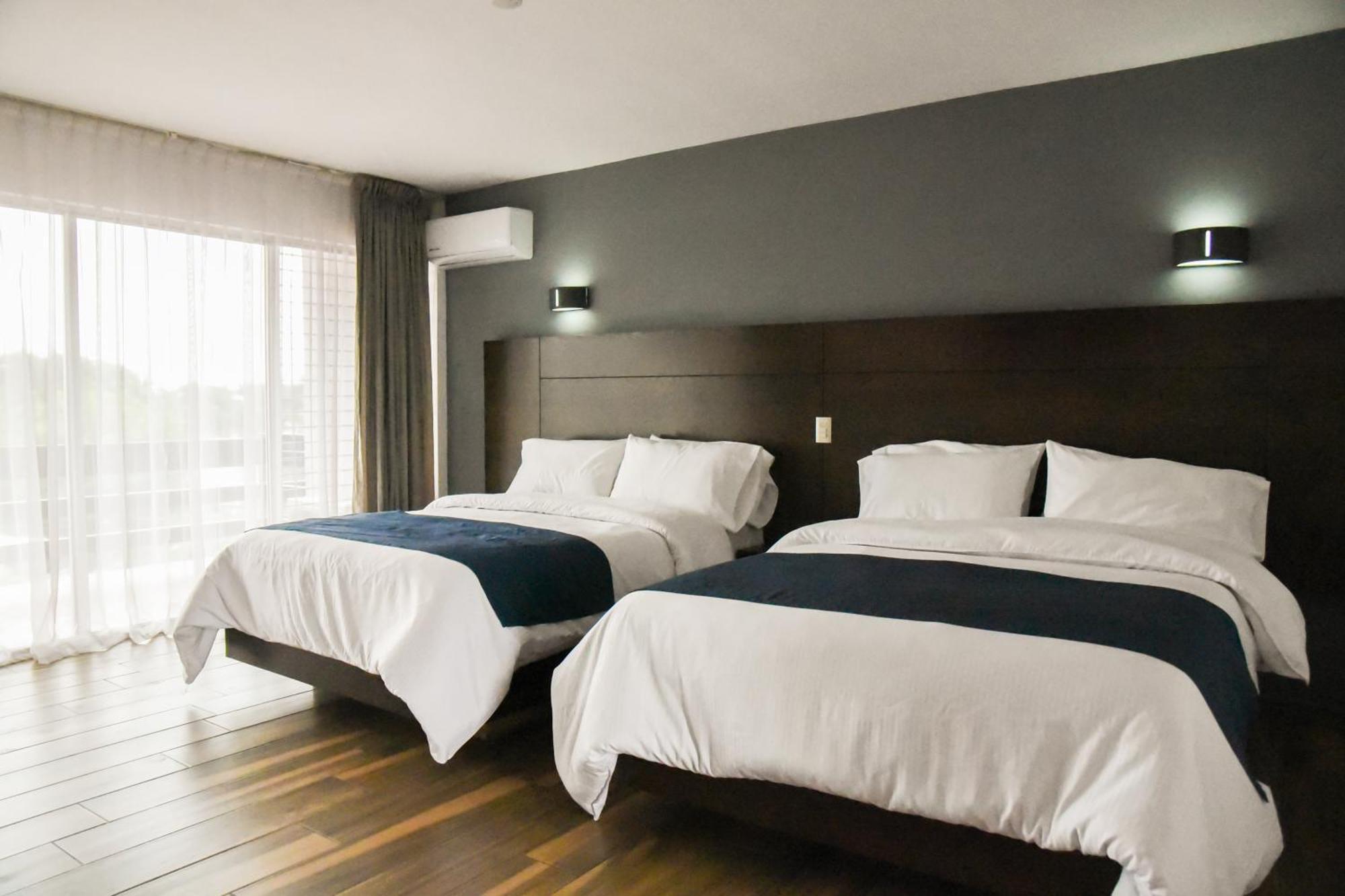 Hotel Expo Plaza Business And Family Guadalajara 萨波潘 外观 照片
